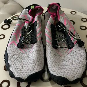 Women’s Size 10 US or 42 Eur Water Shoes Gray & Pink-New